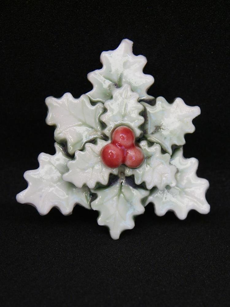 Holly pendant avaialable also as brooch,
Porcelain.