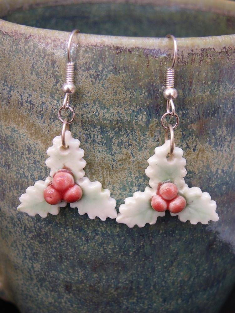 Holly earrings
Porcelain,